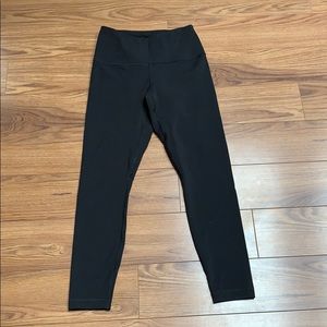 Black zippered pocket workout leggings